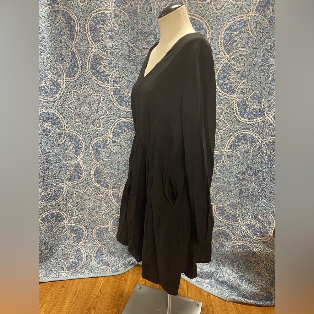 Black V-Neck long sleeve black dress - Picture 6 of 7